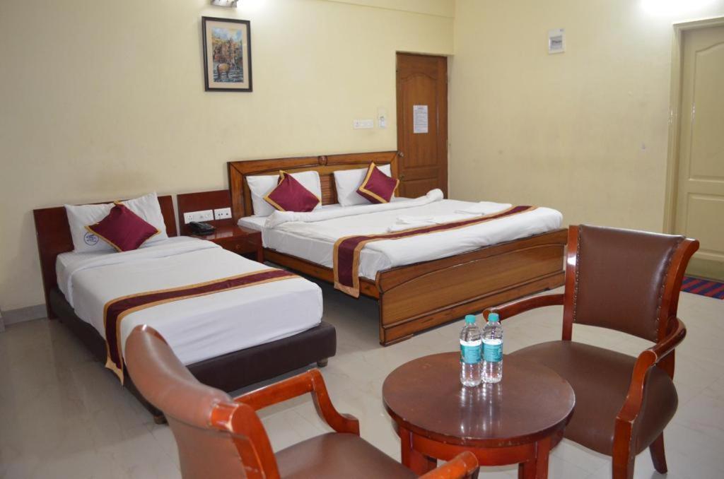 White Bricks Inn Бангалор Экстерьер фото